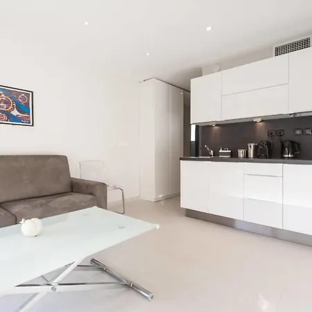Lejlighed ✌ City Center ✌ Ultra-modern 1-bedroom With Terrace