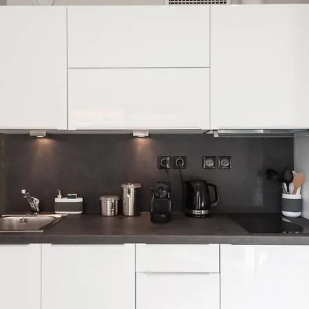 Lejlighed ✌ City Center ✌ Ultra-modern 1-bedroom With Terrace *