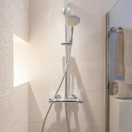 Lejlighed ✌ City Center ✌ Ultra-modern 1-bedroom With Terrace *