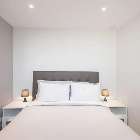 Lejlighed ✌ City Center ✌ Ultra-modern 1-bedroom With Terrace *